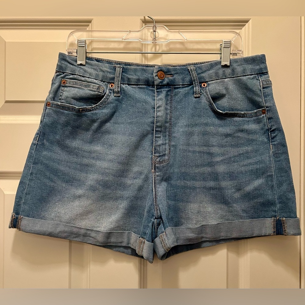 No Boundaries Women’s Jean Shorts Size 15.